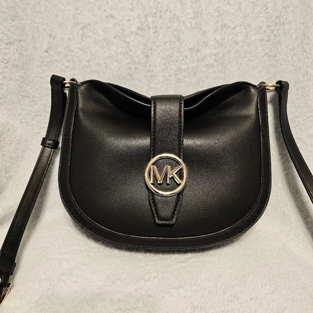 Michael Kors Carmen Hobo Bag NWT